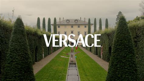 pubblicità versace 2020 dove è stato girato|THE VERSACE HOUSE PARTY.